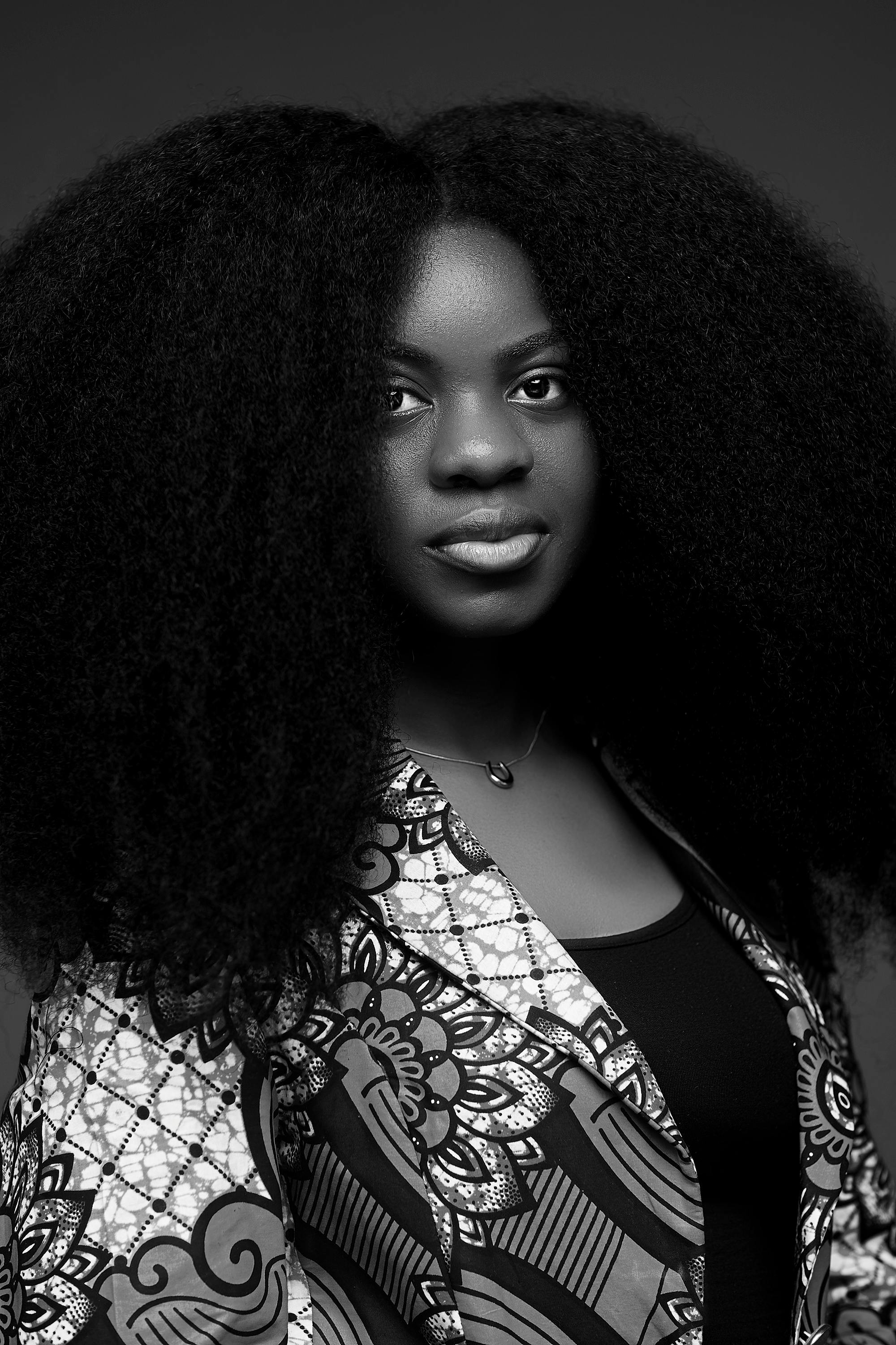 最新MV封面：舞台光影